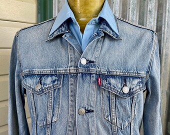 1990's Vintage Levis Red Tab Denim Jacket Blue Sz M - OOAK