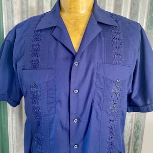 1990&#39;s Vintage Guayabera Embroidered Pockets Navy Blue S/S Shirt Sz M - OOAK