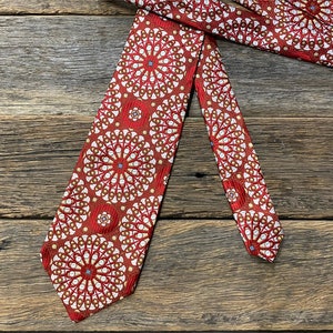 Vintage stropdas uit de jaren 70 - ambassade - rode en witte geometrische print - OOAK