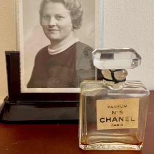 CHANEL N°5 - Opening extremely rare 60 year old parfum - No5 vintage  fragrance unboxing and review 