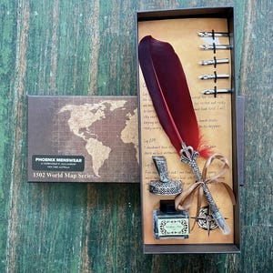 Boxed Kalligraphie-Set Gefiederter Stift mit Federn, Ständer und Flasche.