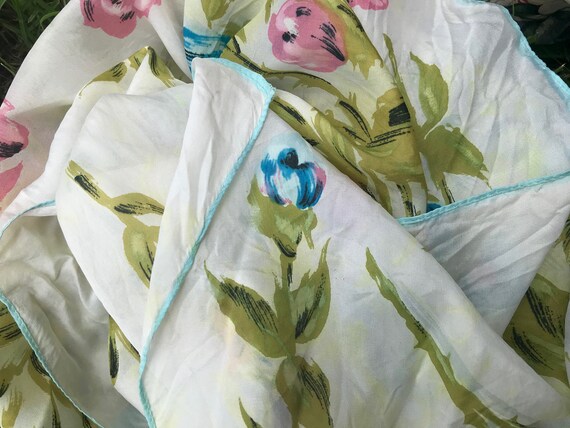 Foulard Carré Vintage Bleu Ciel à Motif Floral Roses - Marque Mirhon - Pour Femme