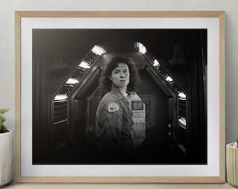 Alien 1979 Poster – Ripley in de Nostromo – Digitale poster om te printen – Retro stijl jaren 70, 80, 90