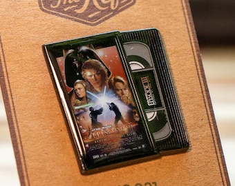 Star Wars, Episode III: Revenge of the Sith VHS-speld – Retro filmbroche – Emaille mini-VHS-cassette – Spelden uit de VHS-collectie serie 019