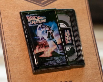 Back to the Future VHS-speld – Retrofilmbroche uit de jaren 90 – Emaille mini-VHS-cassette – Speld uit de VHS-collectie serie 003