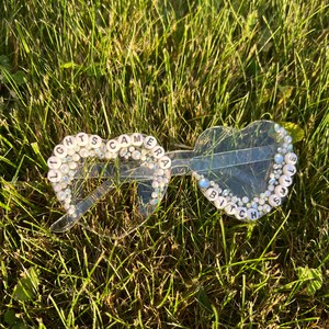 Taylor Swift TTPD Anpassade Glasögon l Tortuted Poets Department l ERAS Tour l Bedazzled Glasses l Lights Camera Bitch Smile l Brustet Hjärta l
