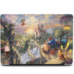 Könnte beinhalten: Eine farbenfrohe Illustration eines Märchenschlosses mit einem Regenbogen, der darüber gewölbt ist. Ein Prinz und eine Prinzessin stehen auf einer Brücke, die einen Wasserfall überblickt. Die Szene ist von üppigem Grün und Blumen umgeben.