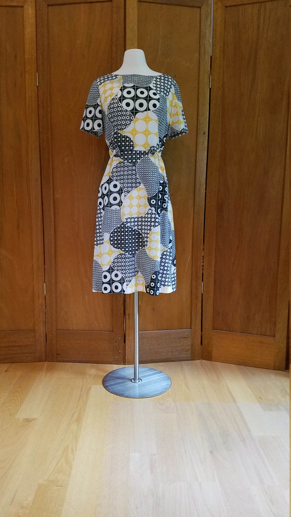 Psychedelic 60s Yellow, Black,and White Print Dres