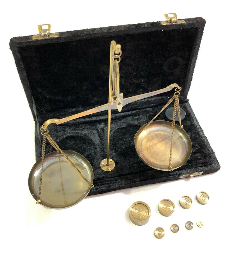 Antique Brass Handmade Jewellery Balance Scale with Velvet Box Antique Brass Handmade Jewellery Balance Scale with Velvet Box