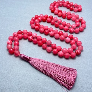Coral Jade Mala Halskette - 108 Gebetsperlen für Energieschutz & Heilung, Meditation - Einzigartiges Quasten Geschenk