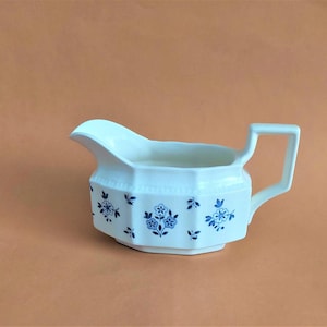 Enoch Wedgwood Vintage Gravy Boat &#39;&#39;Antoinette&#39;&#39; (Tunstall) LTD; Blue/White Sauce Boat w Floral Design 400ml; Sause Bowl; Serving Ware; Rare