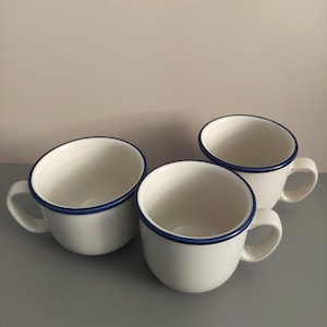 Set 3 Vintage ceramic mugs with blue trim; Off white coffee/tea mugs with blue trim; Stoneware 2cups 260ml & one cup 330ml; Breakfast mugs