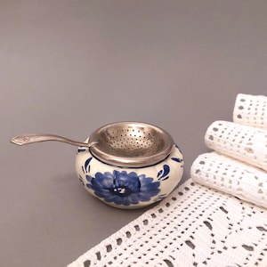 デルフト　ティーストレーナー　オランダ Delft Blue Tea Strainer, Hand-painted From the 1950s
