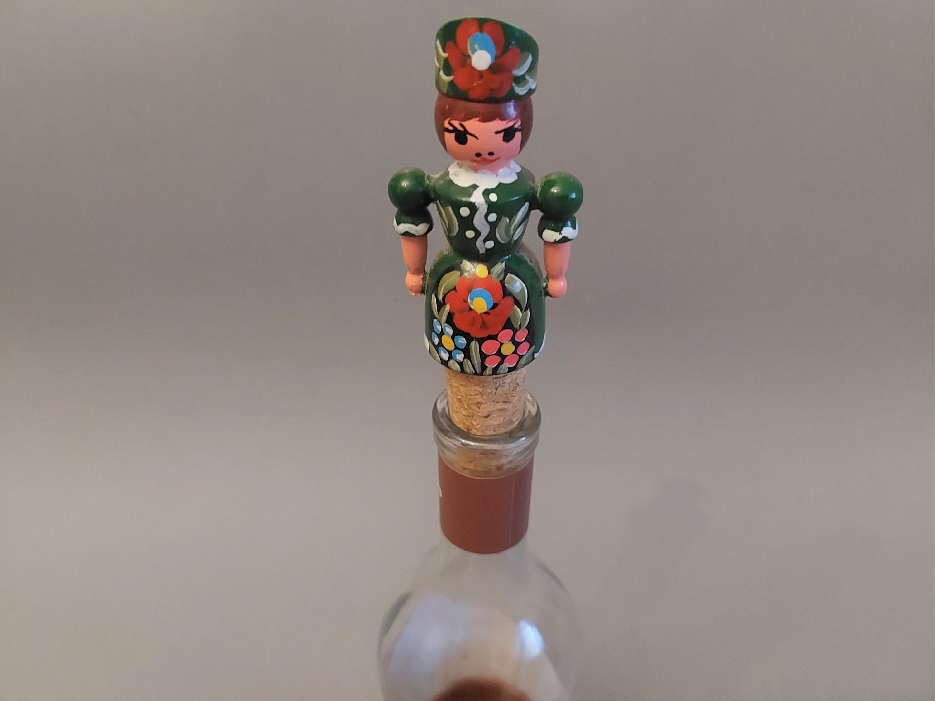 Bouteille avec personnage en liège