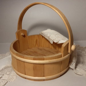 Drewniany uchwyt na ciasto; Ręcznie robiona drewniana taca; Drewniany półmisek na ciasta i słodycze; Drewniany uchwyt na ciasto; Uchwyt na jagody; Szer. 20 cm x wys. 7 cm