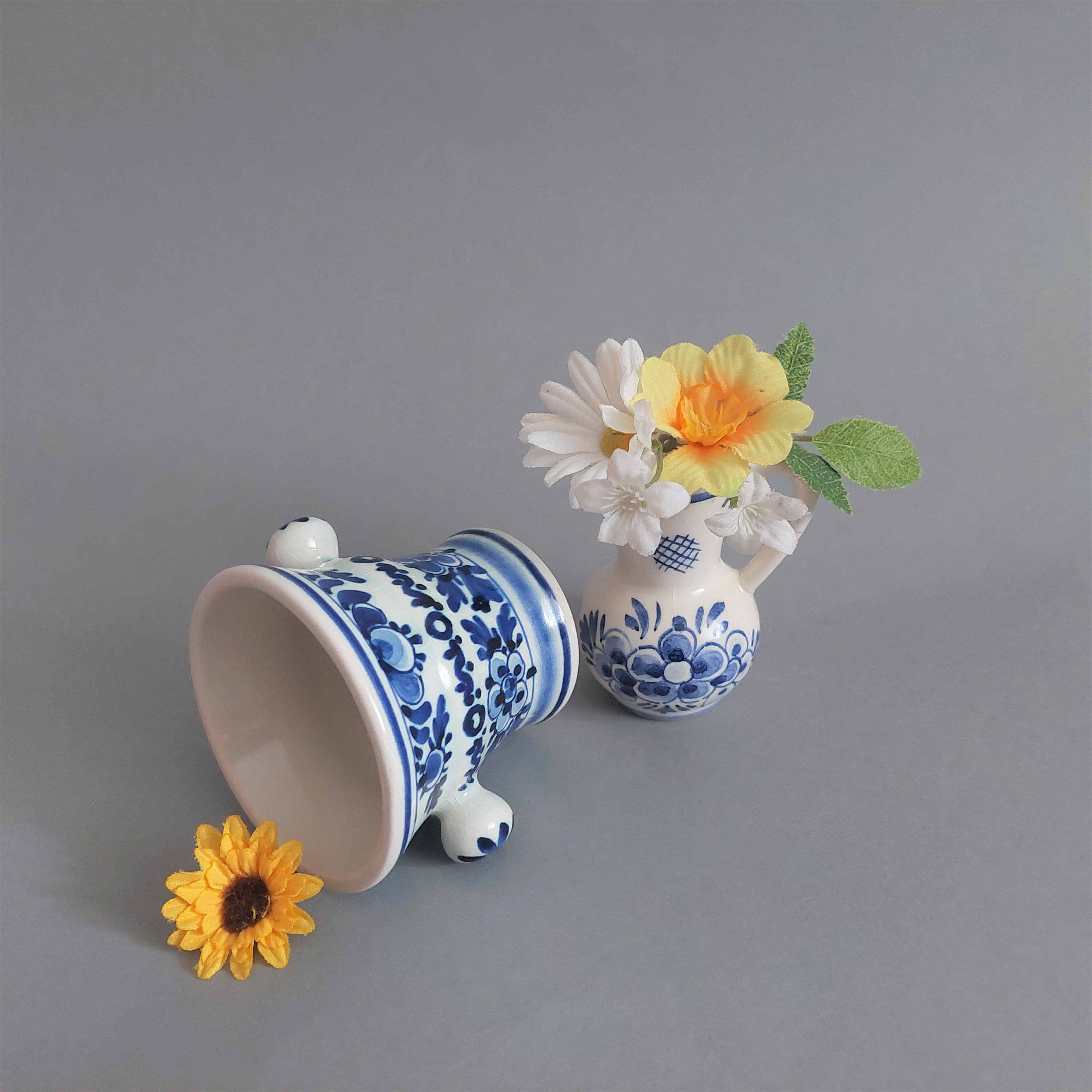 Vintage Blue White Ceramic Delft Milk/Water Pitcher, 5 Juice Cups, Juicer  and Juice Pitcher Cobalt Blue Japan