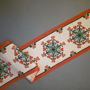 Vintage  cotton table runner snowflakes pattern; Table runner with Christmas Motif; 9.5&#39;&#39; x 45.75&#39;&#39;; Festive table centerpiece decor