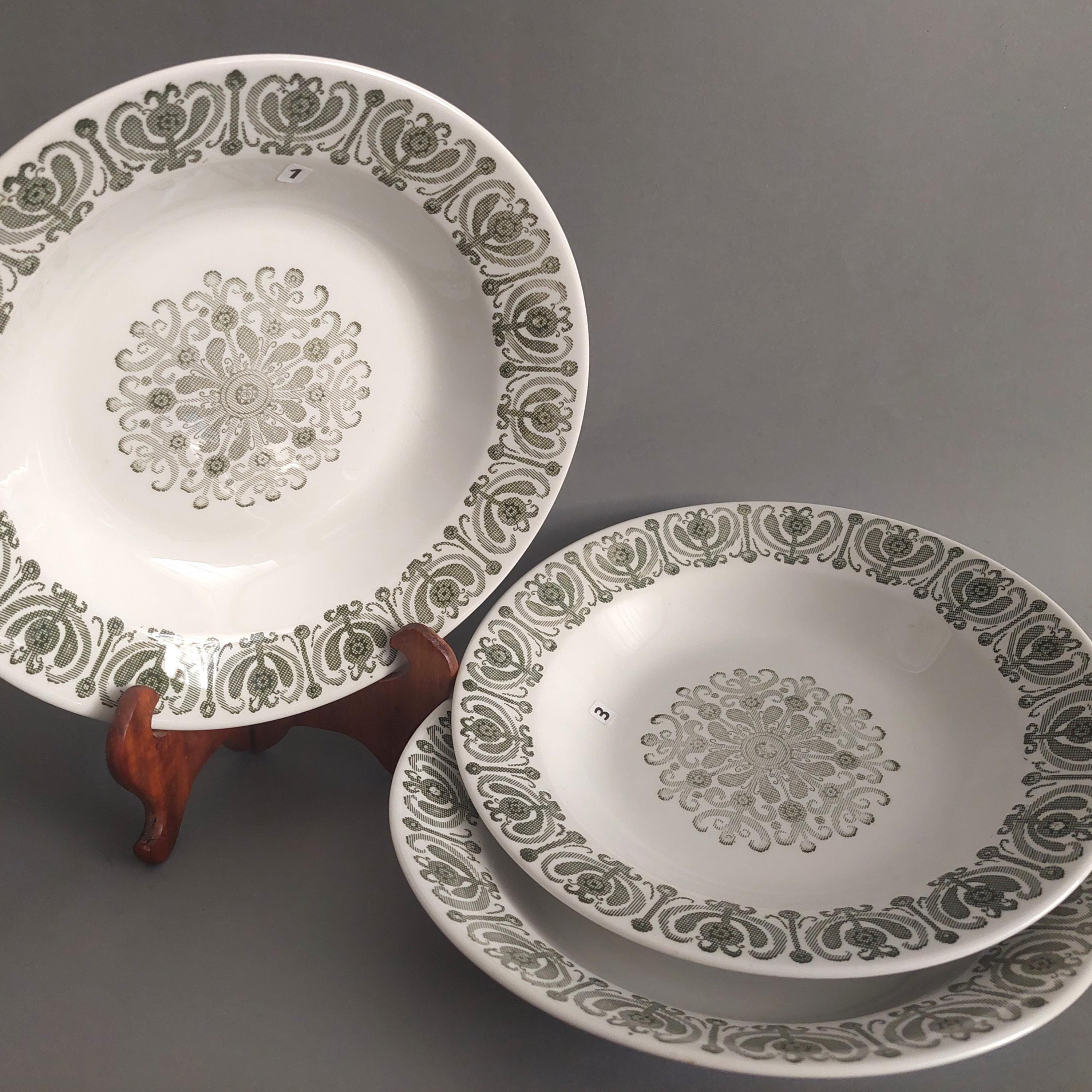 ARABIA Finland Sampo porcelain deep plates design by Raija Uosikkinen; 3 Finnish vintage white ceramic deep plate green floral pattern; W9''