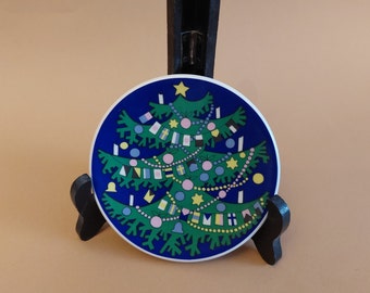 ARABIA Wall Hanging Plate Finland Hyvää Joulua God Jul Merry Christmas; Dia. 4 3/4''(12cm) Small Ceramic Plate featuring Christmas Tree