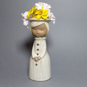 Vintage ceramic flower lady figurine bud vase; Handmade pottery girl figurine with hat; Flower girl Bud Vase; Collectible Pottery; H 5.5&#39;&#39;