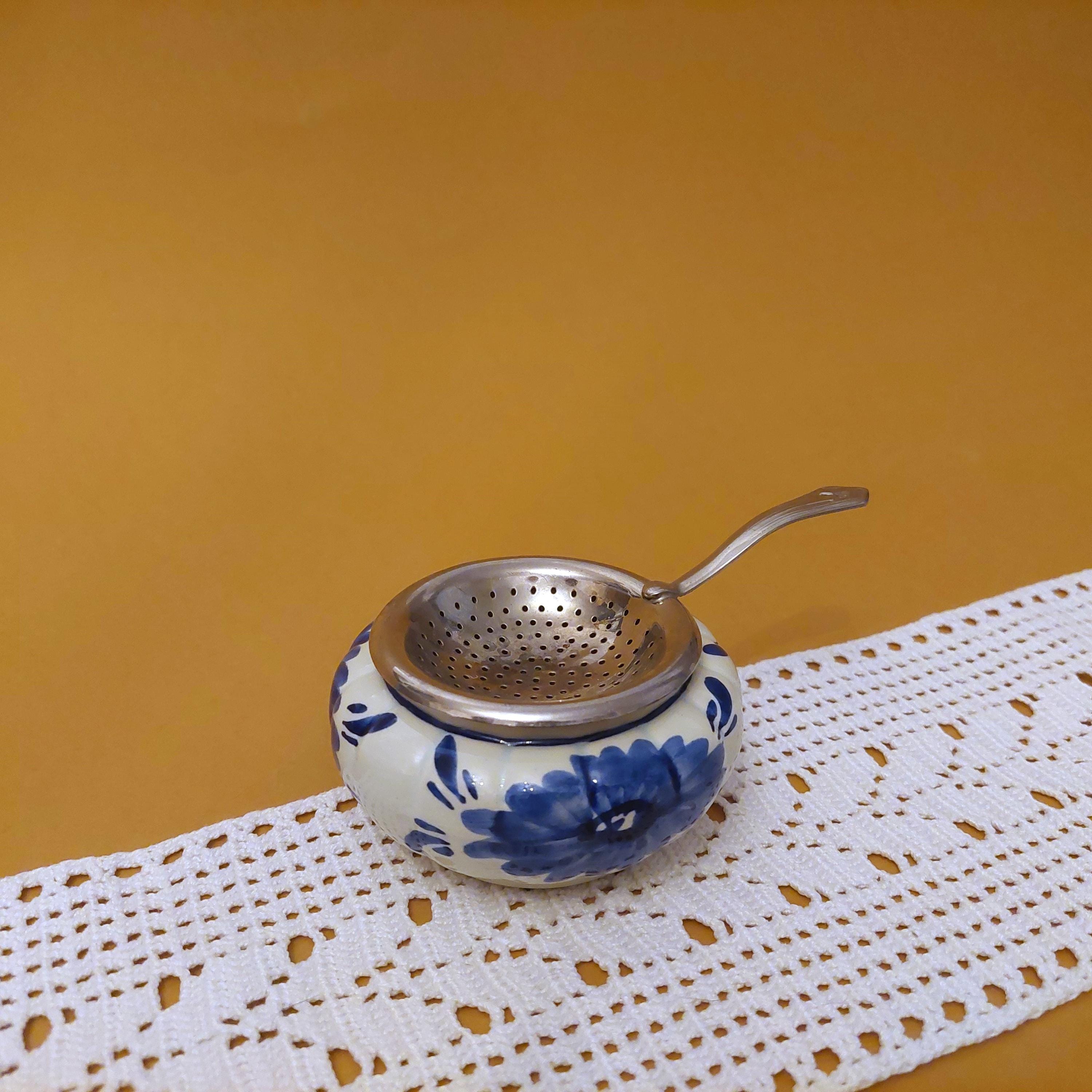 デルフト　ティーストレーナー　オランダ Delft Blue Tea Strainer, Hand-painted From the 1950s