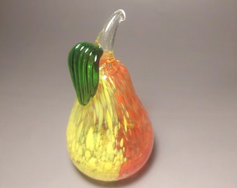 Figurina di pera in vetro soffiato a mano di Kosta Boda; Frutta in vetro fatta a mano vintage svedese; Pera di vetro giallo/arancione/verde; Da collezione; Vetro artistico