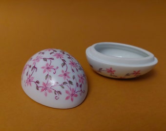ヴィンテージ ベリーフ 磁器製卵型小物入れ：花柄セラミック装飾