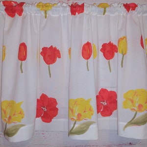 Cotton Curtain Valance Floral Pattern; Swedish Vintage Curtain Valance with Tulips Pattern; H 19 5/8&#39;&#39; x W 117.25&#39;&#39;; Rod Pocket Curtain