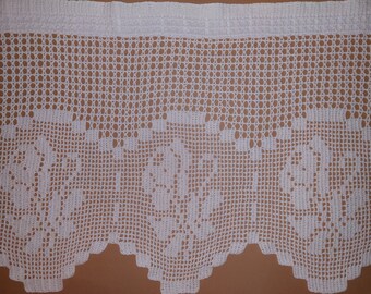 Cortina vintage de crochet a mano; visillo beige para cocina: borde festoneado, cenefa con estampado floral (ancho de 233 cm x alto de 59 cm)