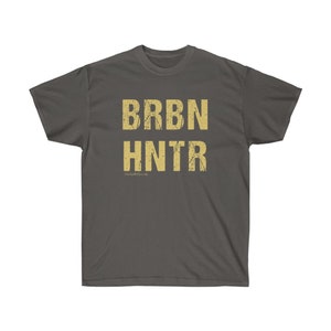 Funny Bourbon T-Shirt Bourbon Hunter BRBN HNTR Vintage Look Gift for Whiskey-Drinking Dad Grandpa Brother Son Uncle Husband Boyfriend Charcoal