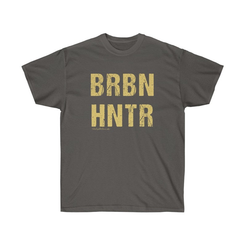 Funny Bourbon T-Shirt Bourbon Hunter BRBN HNTR Vintage Look Gift for Whiskey-Drinking Dad Grandpa Brother Son Uncle Husband Boyfriend Charcoal