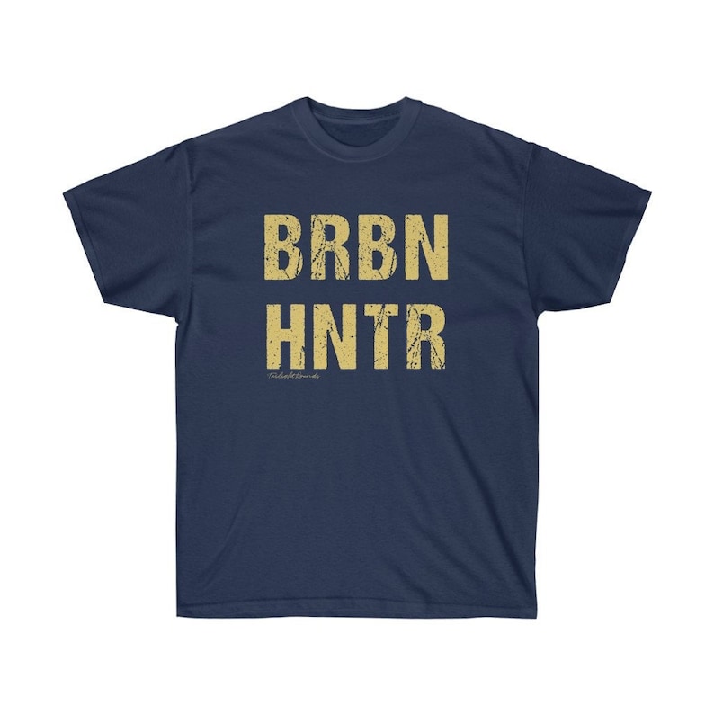 Funny Bourbon T-Shirt Bourbon Hunter BRBN HNTR Vintage Look Gift for Whiskey-Drinking Dad Grandpa Brother Son Uncle Husband Boyfriend Navy