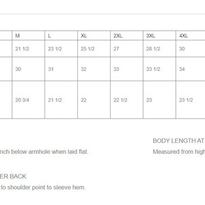 Puede incluir: Una tabla de tallas para ropa con medidas en pulgadas para el ancho del pecho, la longitud del cuerpo en la espalda y la longitud de la manga desde el centro de la espalda. Las tallas van de XS a 8XL.