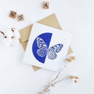 Carte de vœux en lino numérique Papillon bleu, recyclée, fabriquée en France