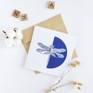 Carte de vœux en lino numérique, libellule bleue, recyclé, fabriquée en France