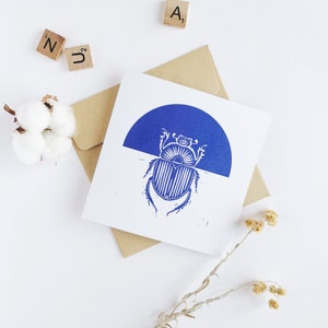 Carte de vœux en lino numérique Scarabée bleu, recyclée, fabriquée en France