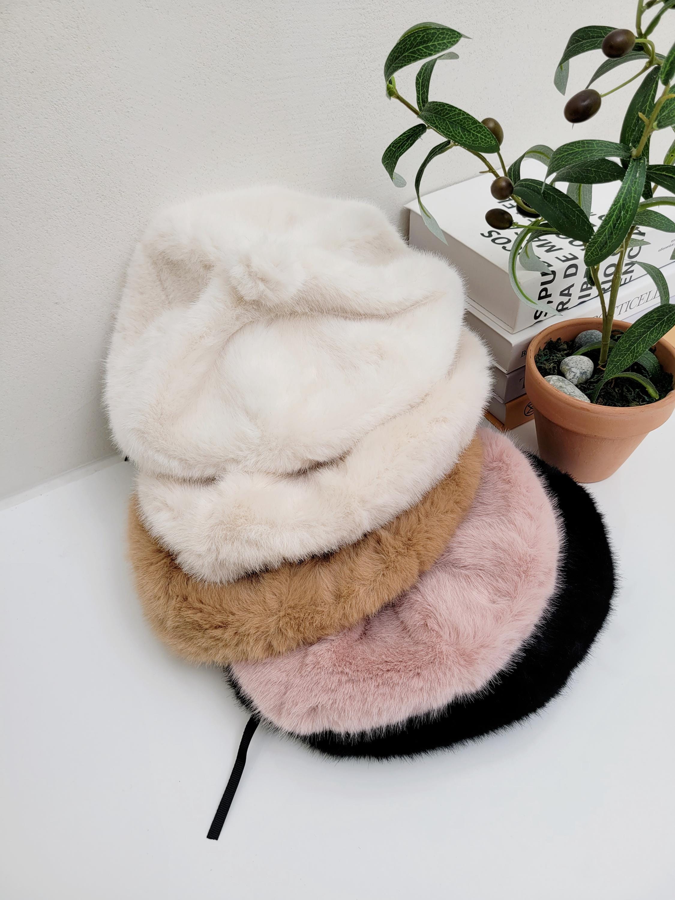 Fluffy Faux Fur Winter Beret: Warm Satin Lined Holiday Hat  display picture 2