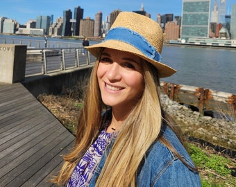 Sombrero Fedora de Rafia con Cinta Vaquera: Estilo de Verano