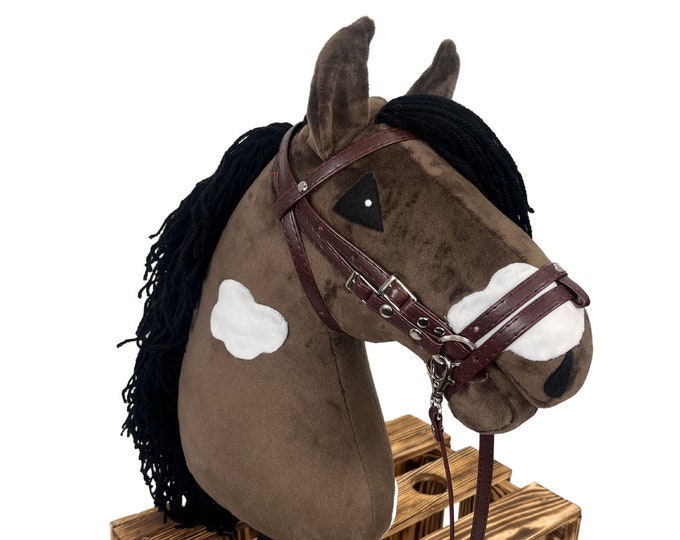Hobby horse, brown hobby horse, hobby horse with bridle, steckenpferd, horse on a stick, hobbyhorse, brown horse, realistic hobby horse