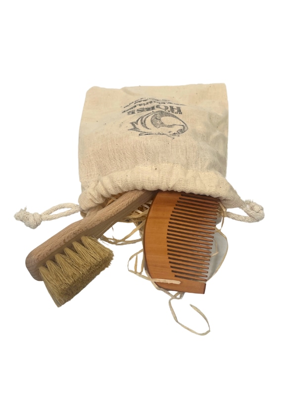 Horse grooming bag with brushes sale