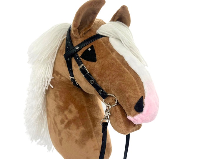 Hobby horse, Isabella horse, brown hobby horse, hobby horse with bridle, steckenpferd, horse on a stick, hobbyhorse, black horse, real horse