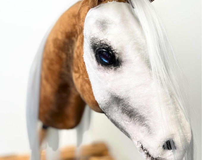 Realistic hobby horse, brown and white realistic hobby horse, hobby horse, steckenpferd realistik, real hobby horse, steckenpferd, palomino
