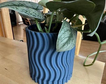 Spiral Pot with Integrated Drip Tray