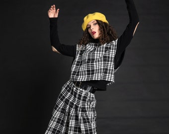 Checkered Suit - Pleated Skirt with Pockets and a Short Vest