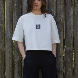 White Women Minimalistic T-Shirt with Short Sleeves with a Ethno Print image 8