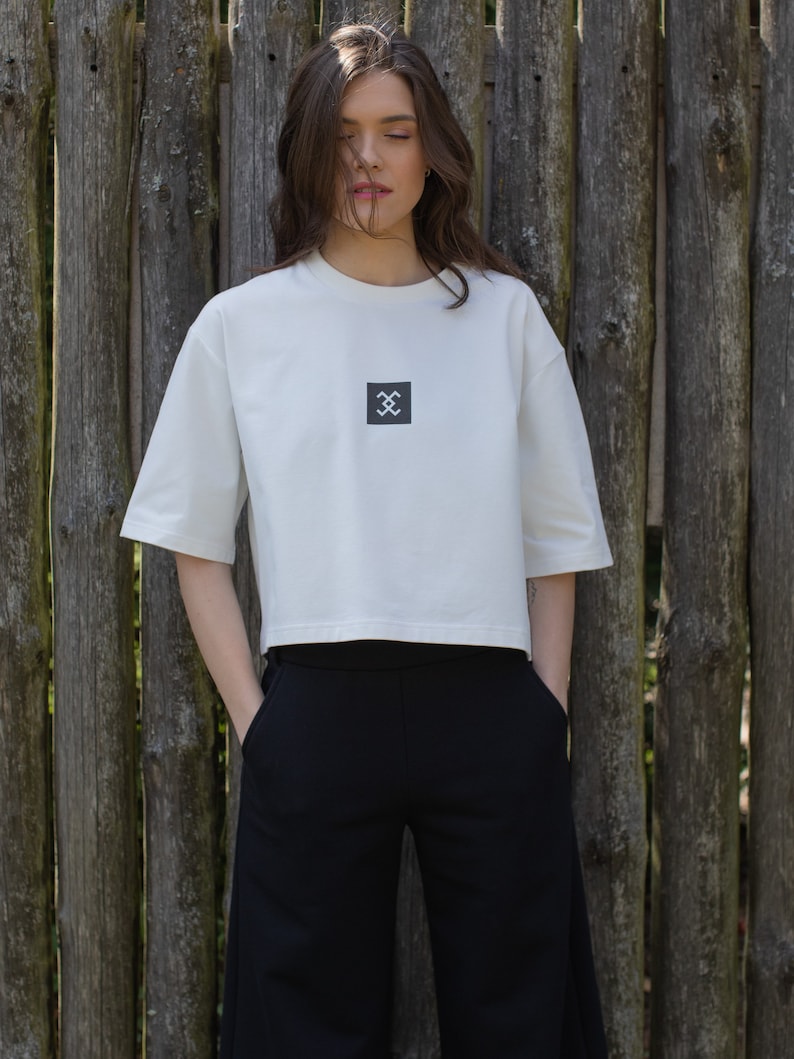 White Women Minimalistic T-Shirt with Short Sleeves with a Ethno Print image 8