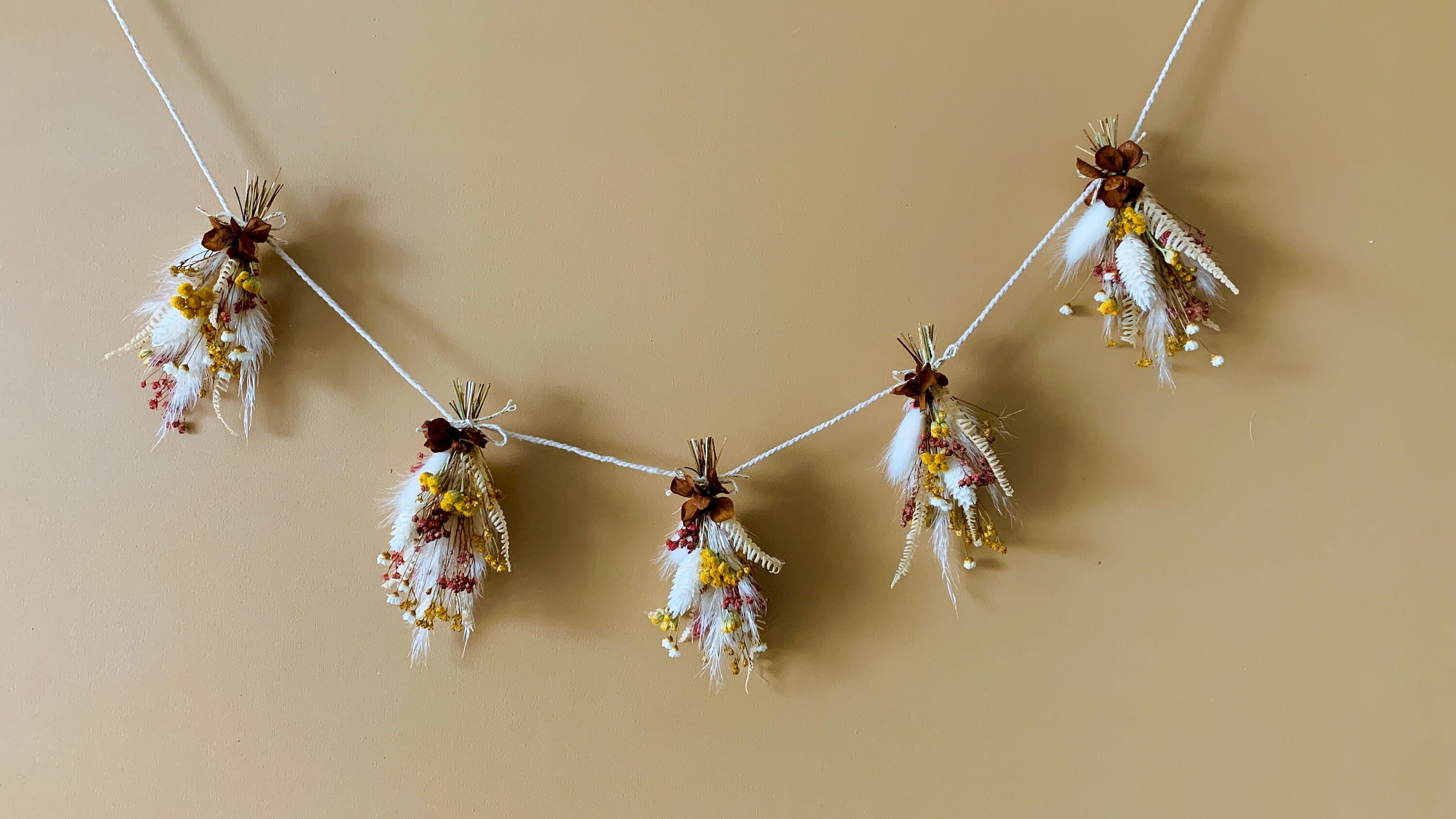 Guirlande de Minis Bouquets Fleurs Séchées - Décoration Murale Fleurie