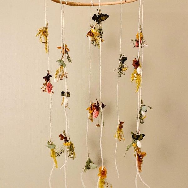 Mobile fleuri - Décoration florale suspendue pour une chambre d'enfant ou une petite pièce