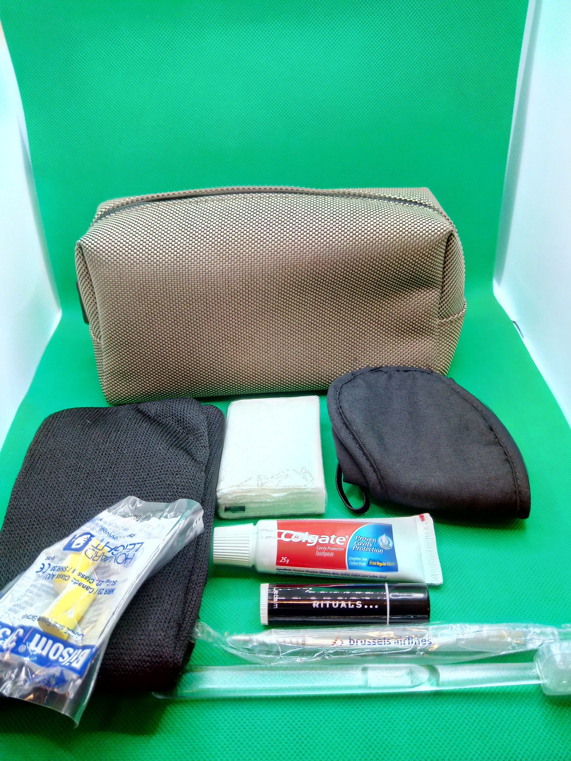 Wholesale Airline Overnight Kit Including Disposable Accessories 