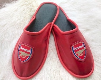 Arsenal FC boys  slippers Size  3 Football New 